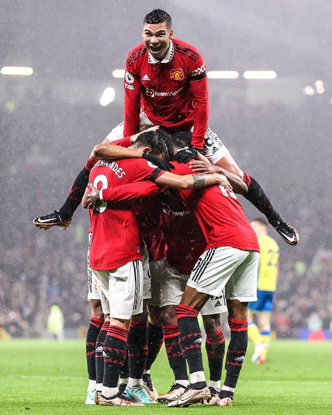 大乌龙！勇士队记：库里是左腿遭遇股四头肌挫伤，而不是右腿