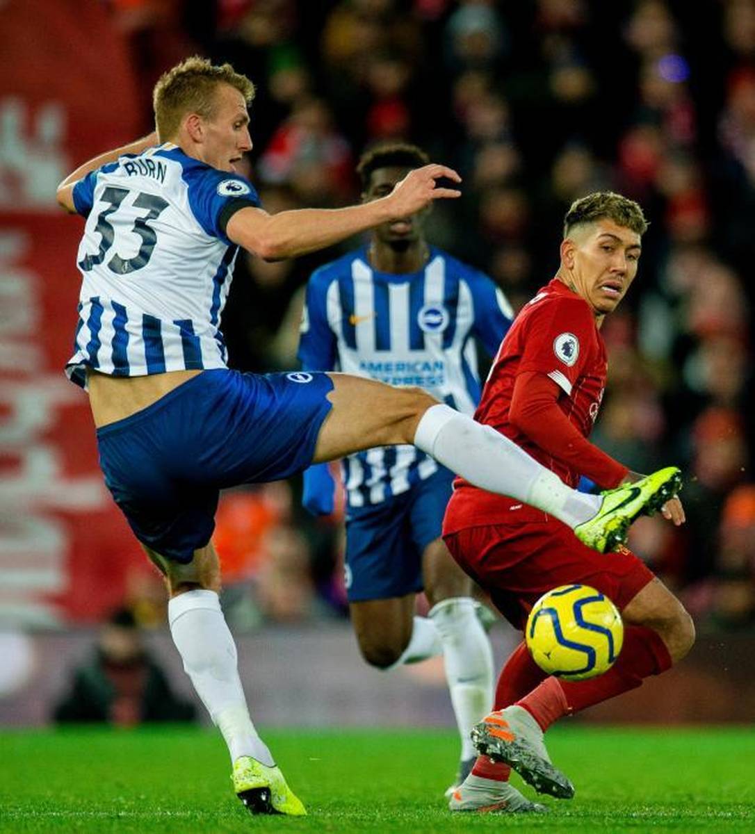 布莱顿后卫巴伦廷-巴尔科抵达塞维利亚，即将完成签约